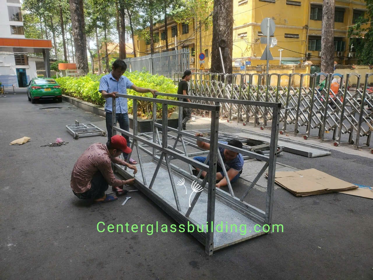 Lắp gondola trước khi thi công
